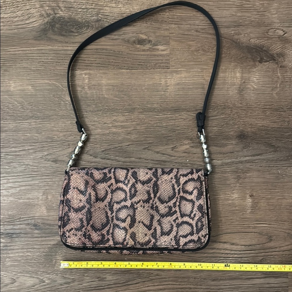 Elegant Snake Print Shoulder Bag